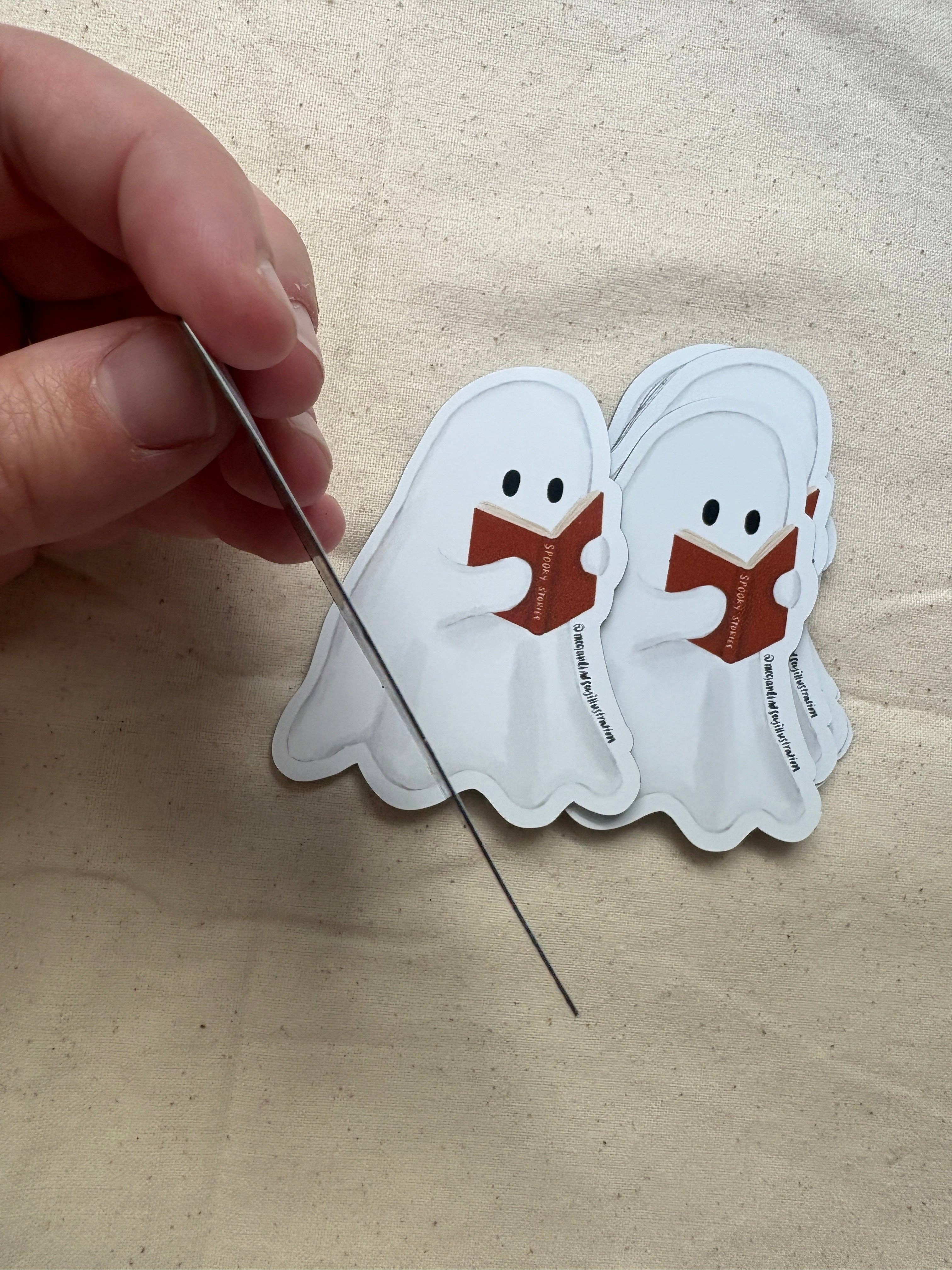 Ghost Reading Magnet