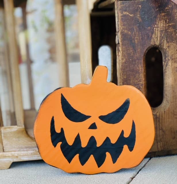 Cute scrolled Jack-o-Lantern, hand painted 6.5 x 6.5
